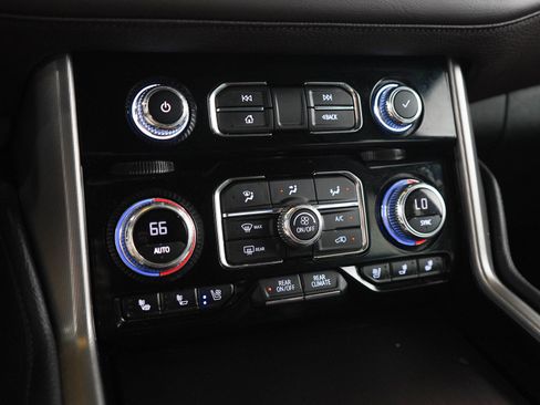 Used 2022 GMC Yukon XL Denali AWD/4WD image 24