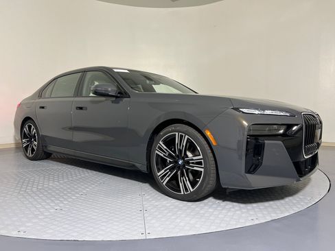 New 2026 BMW 760i xDrive w/ Executive Package image 7