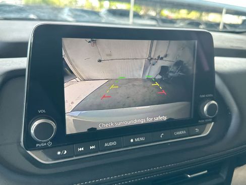 Used 2025 Nissan Rogue SV FWD image 19