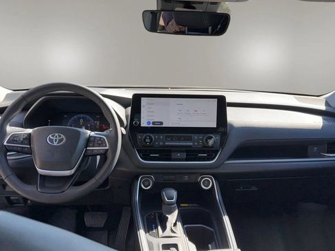 Used 2025 Toyota Grand Highlander AWD image 9