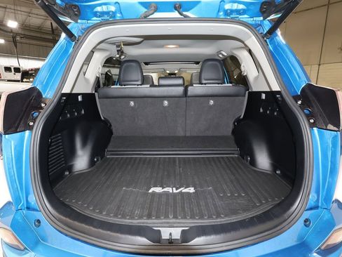 Used 2017 Toyota RAV4 Limited image 16