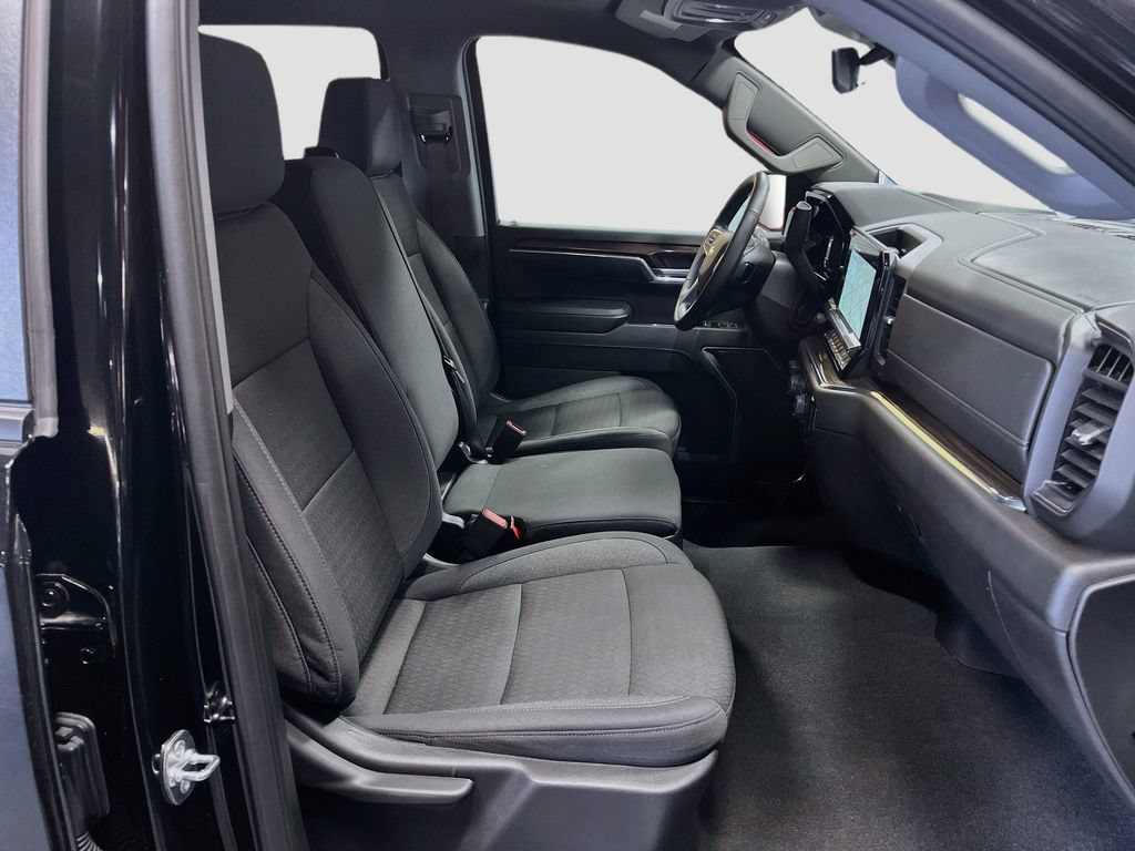 Used 2025 Chevrolet Silverado 1500 LT AWD/4WD image 28
