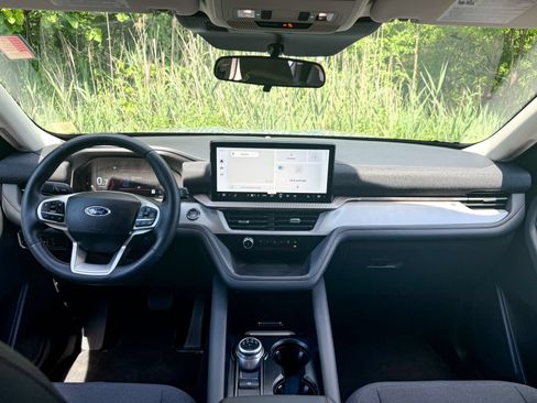 Certified 2025 Ford Explorer Active AWD/4WD image 23