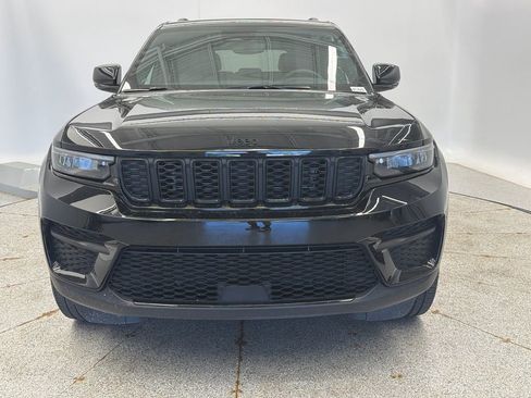Certified 2024 Jeep Grand Cherokee Altitude AWD/4WD image 2