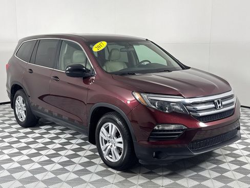 Used 2017 Honda Pilot LX image 3