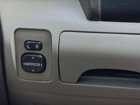 Used 2010 Toyota Camry FWD image 19