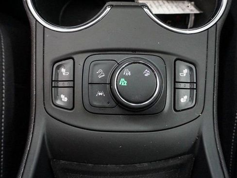 Used 2024 GMC Terrain SLT image 24