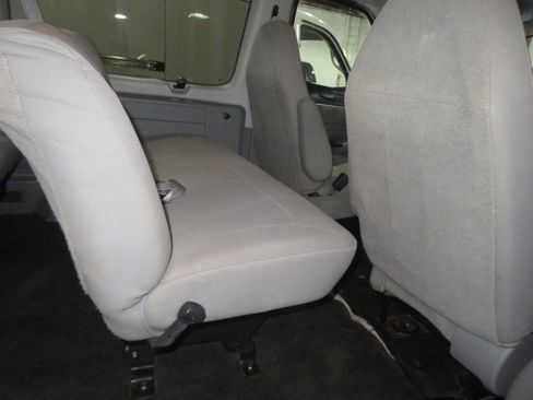 Used 2006 Ford E-350 and Econoline 350 Super Duty Wagon image 23