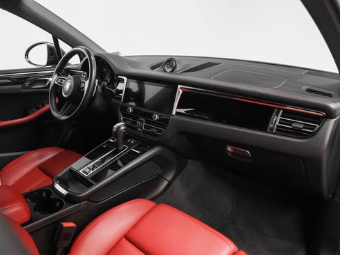 Certified 2023 Porsche Macan AWD/4WD image 21