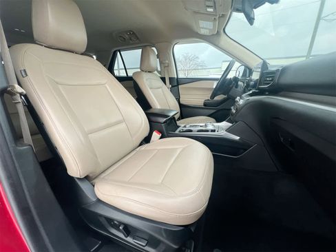 Used 2020 Ford Explorer XLT w/ Equipment Group 202A image 21