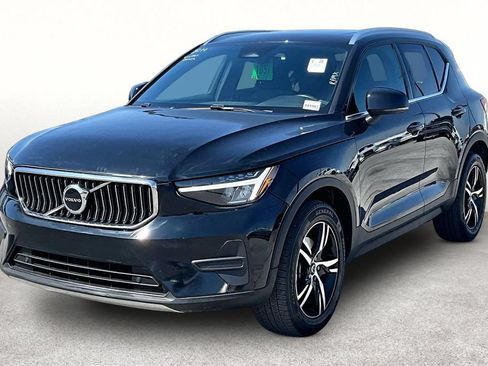 Used 2025 Volvo XC40 B5 Core AWD/4WD image 13