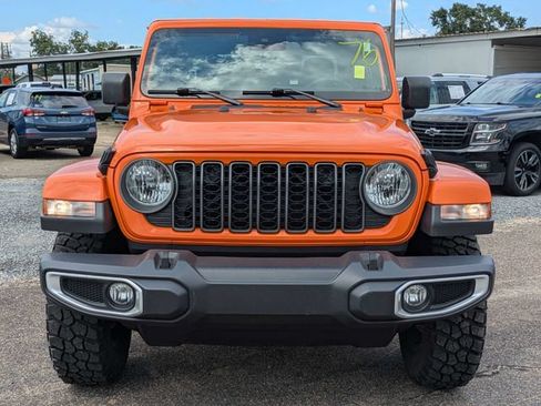 Used 2025 Jeep Gladiator Sport AWD/4WD image 9