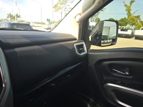 Used 2021 Nissan Titan SV w/ SV Convenience Package AWD/4WD image 15