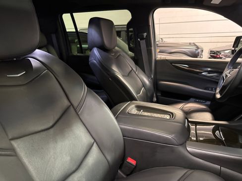 Used 2017 Cadillac Escalade ESV Platinum image 34