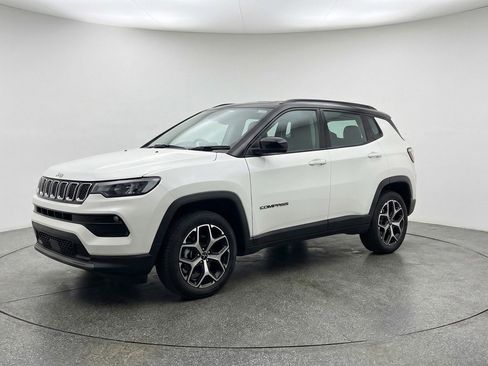 Used 2025 Jeep Compass Limited AWD/4WD image 3