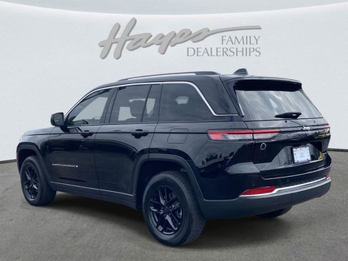 Certified 2023 Jeep Grand Cherokee Laredo w/ Luxury Tech Group I image 7