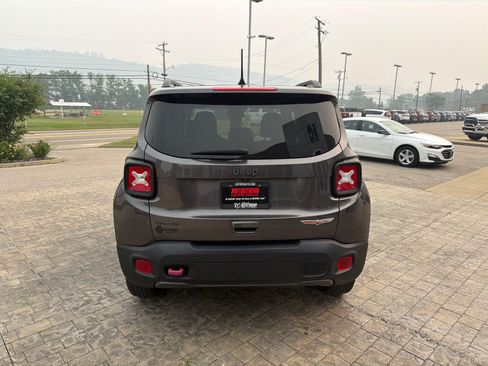 Used 2019 Jeep Renegade Trailhawk AWD/4WD image 7