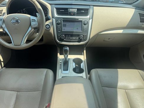 Used 2017 Nissan Altima 3.5 SL w/ 3.5SL Technology Package FWD image 10