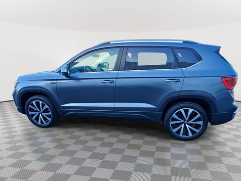 Used 2023 Volkswagen Taos SE w/ Panoramic Sunroof Package FWD image 8