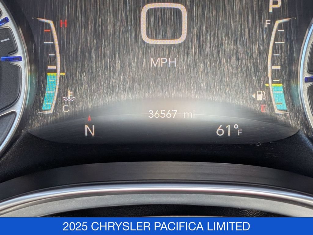 Used 2025 Chrysler Pacifica Limited FWD image 24