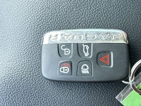 Used 2019 Jaguar F-PACE Premium image 23