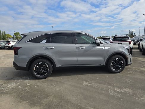 New 2026 Kia Sorento S image 9