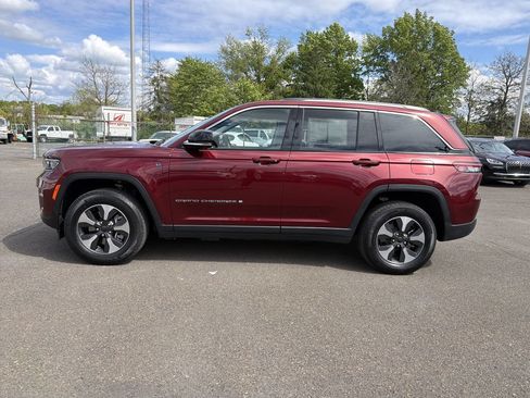 Used 2022 Jeep Grand Cherokee Limited 4xe w/ Luxury Tech Group II AWD/4WD image 2