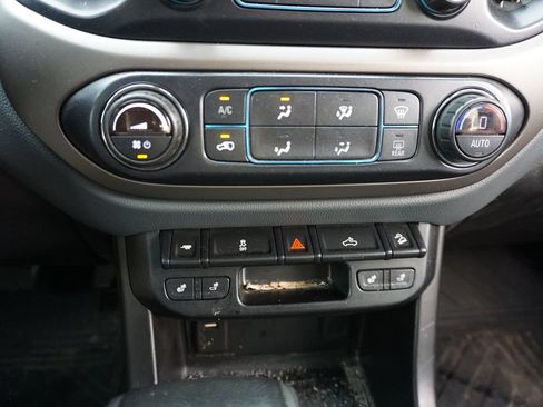 Used 2018 Chevrolet Colorado Z71 AWD/4WD image 12