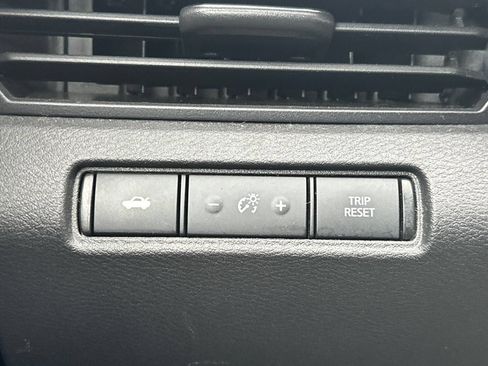 Used 2024 Nissan Altima 2.5 SV AWD/4WD image 32