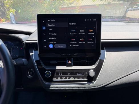 Used 2025 Toyota Corolla SE w/ SE Premium Package FWD image 21