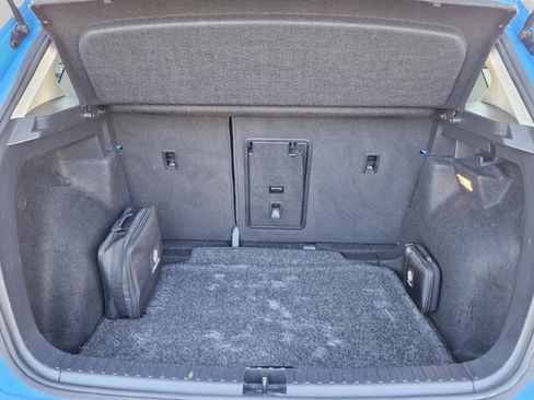 Used 2022 Volkswagen Taos SE w/ Panoramic Sunroof Package image 27