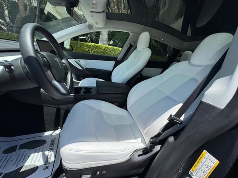 Used 2024 Tesla Model Y Long Range AWD/4WD image 12