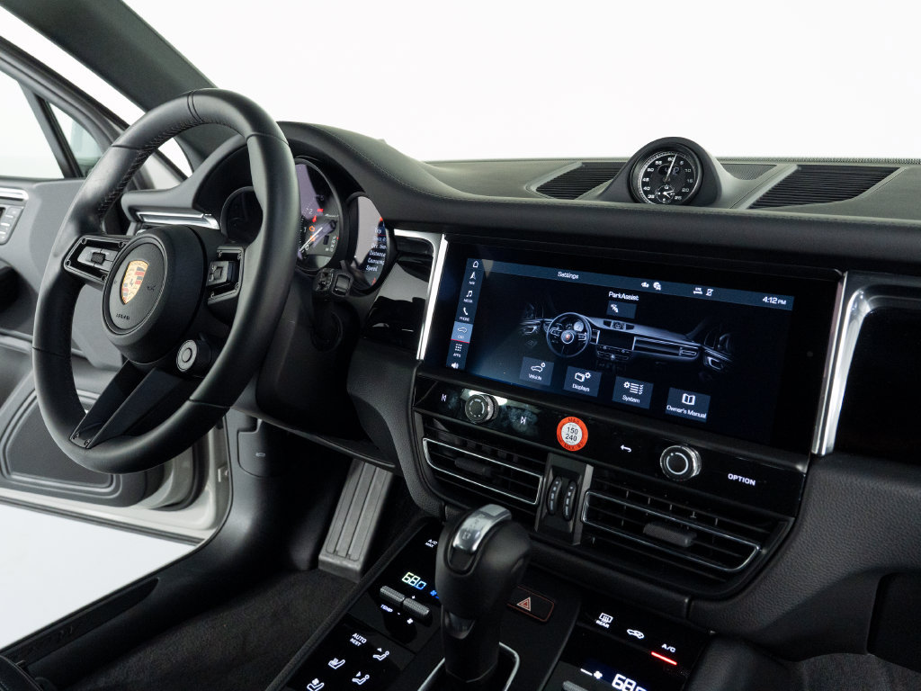 Certified 2026 Porsche Macan Turbo AWD/4WD image 39