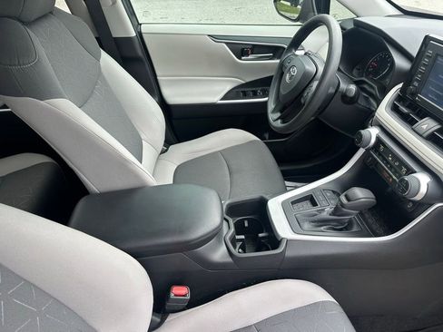 Used 2022 Toyota RAV4 XLE image 17