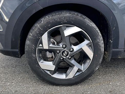 Used 2024 Hyundai Venue Limited image 7
