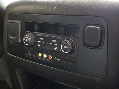 Used 2015 GMC Yukon XL SLT w/ Open Road Package image 9