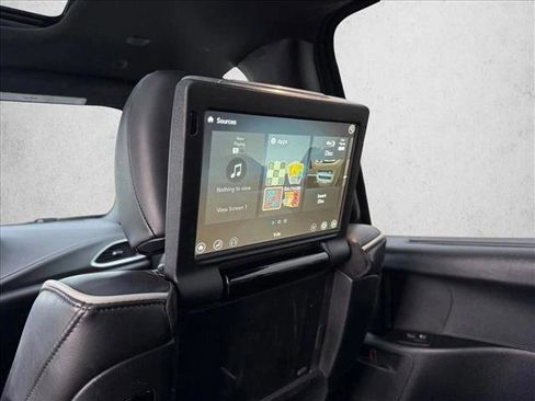 Used 2020 Chrysler Pacifica Limited w/ Advanced Safetytec Group FWD image 14