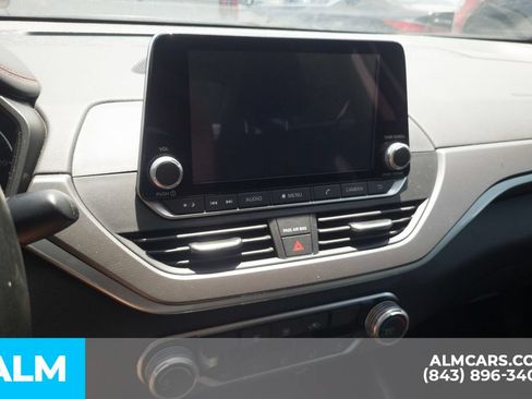 Used 2024 Nissan Altima 2.5 SR FWD image 8