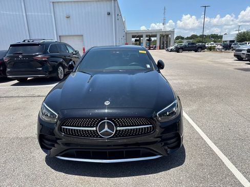 Used 2022 Mercedes-Benz E 450 4MATIC Sedan image 2