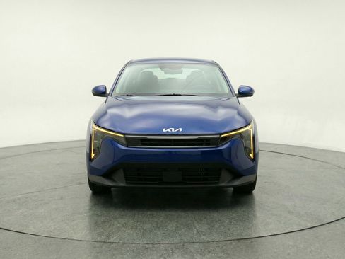 Used 2025 Kia K4 FWD image 2