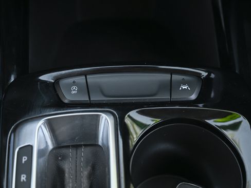 Used 2025 Chevrolet Trax LT w/ LT Convenience Package image 32