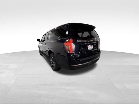 Used 2023 Chevrolet Suburban LT w/ Luxury Package AWD/4WD image 13