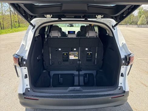 New 2026 Toyota Sienna LE image 5