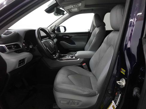 Used 2020 Toyota Highlander Platinum image 12