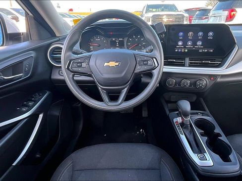 Used 2024 Chevrolet Trax LS w/ LS Convenience Package FWD image 5