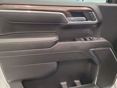 Used 2024 Chevrolet Silverado 1500 LT AWD/4WD image 10