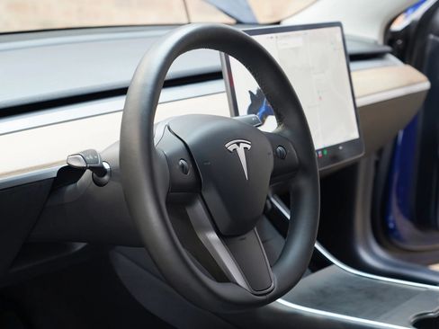 Used 2020 Tesla Model 3 Standard Range Plus RWD image 32