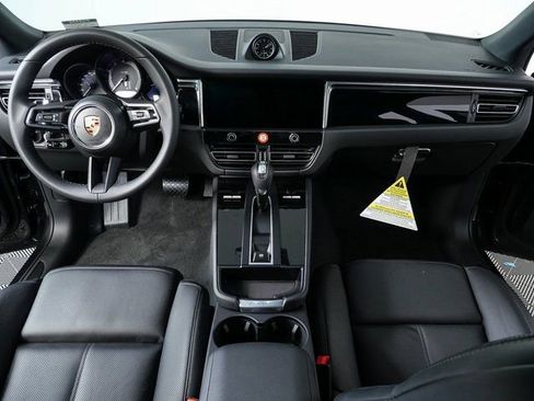 Used 2026 Porsche Macan AWD/4WD image 17