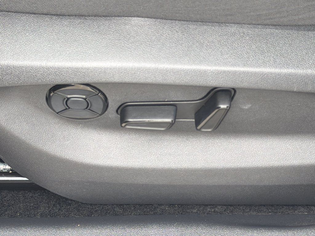 Certified 2026 Volkswagen Tiguan SE R-Line AWD/4WD image 10