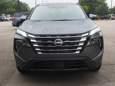 Used 2026 Nissan Rogue SV FWD image 2